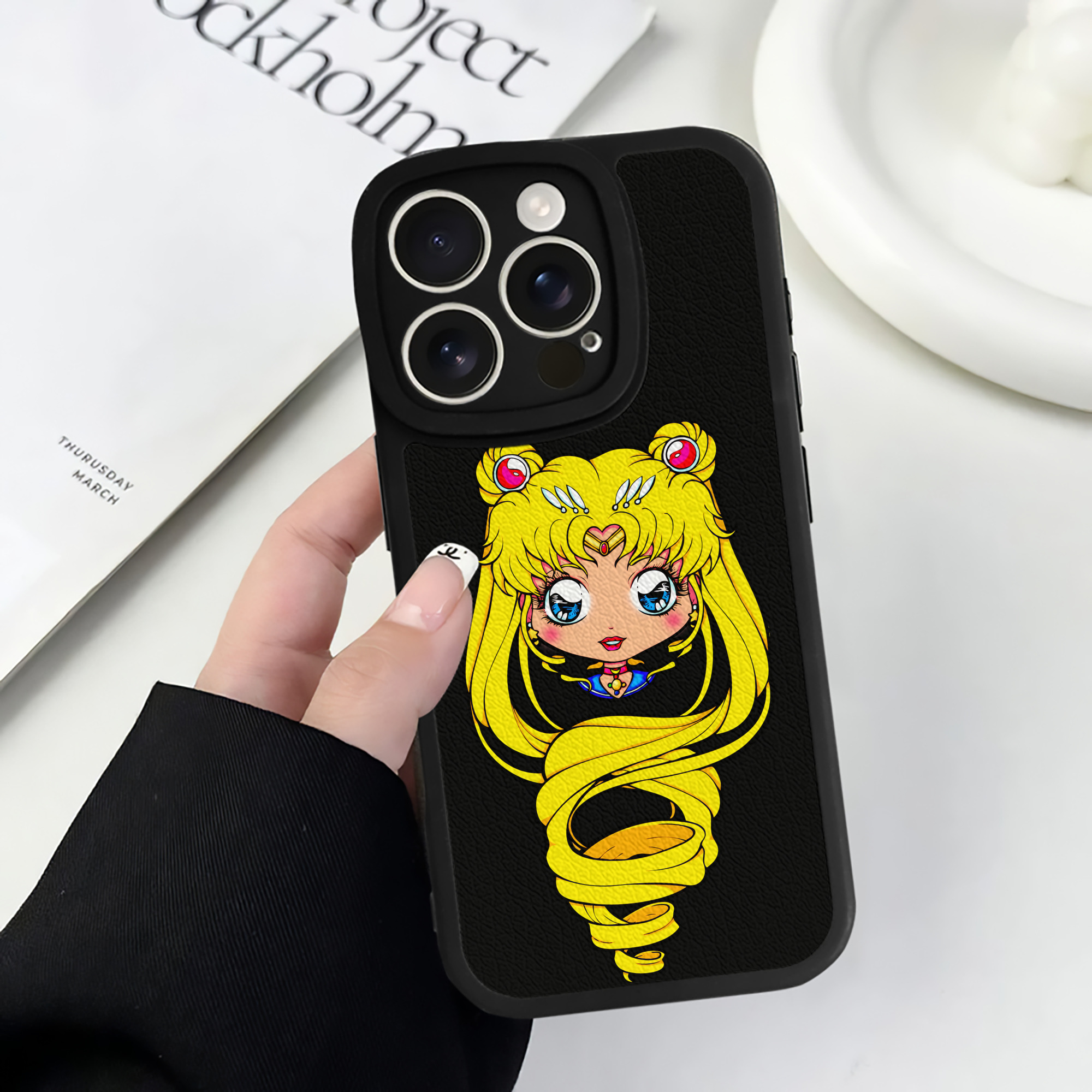 （画像用） 美少女戦士セーラームーン 月野 うさぎ つきの うさぎ Sailor Moon Tsukino Usagi 【iPhone 16シリーズ対応】シリコンスマホケース（レザー調） 材質：シリコン